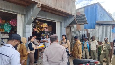 PEMKAB PANIAI TURUN LANGSUNG KE PASAR ENAROTALI UNTUK MENEKAN INFLASI