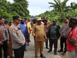 Peduli Korban Banjir, Polres Nabire Salurkan 50 Paket Sembako di Kampung Wanggar Pantai